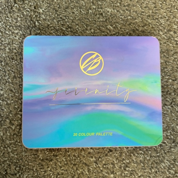 Cosmic Brushes "Serenity" eyeshadow palette - Picture 2 of 12